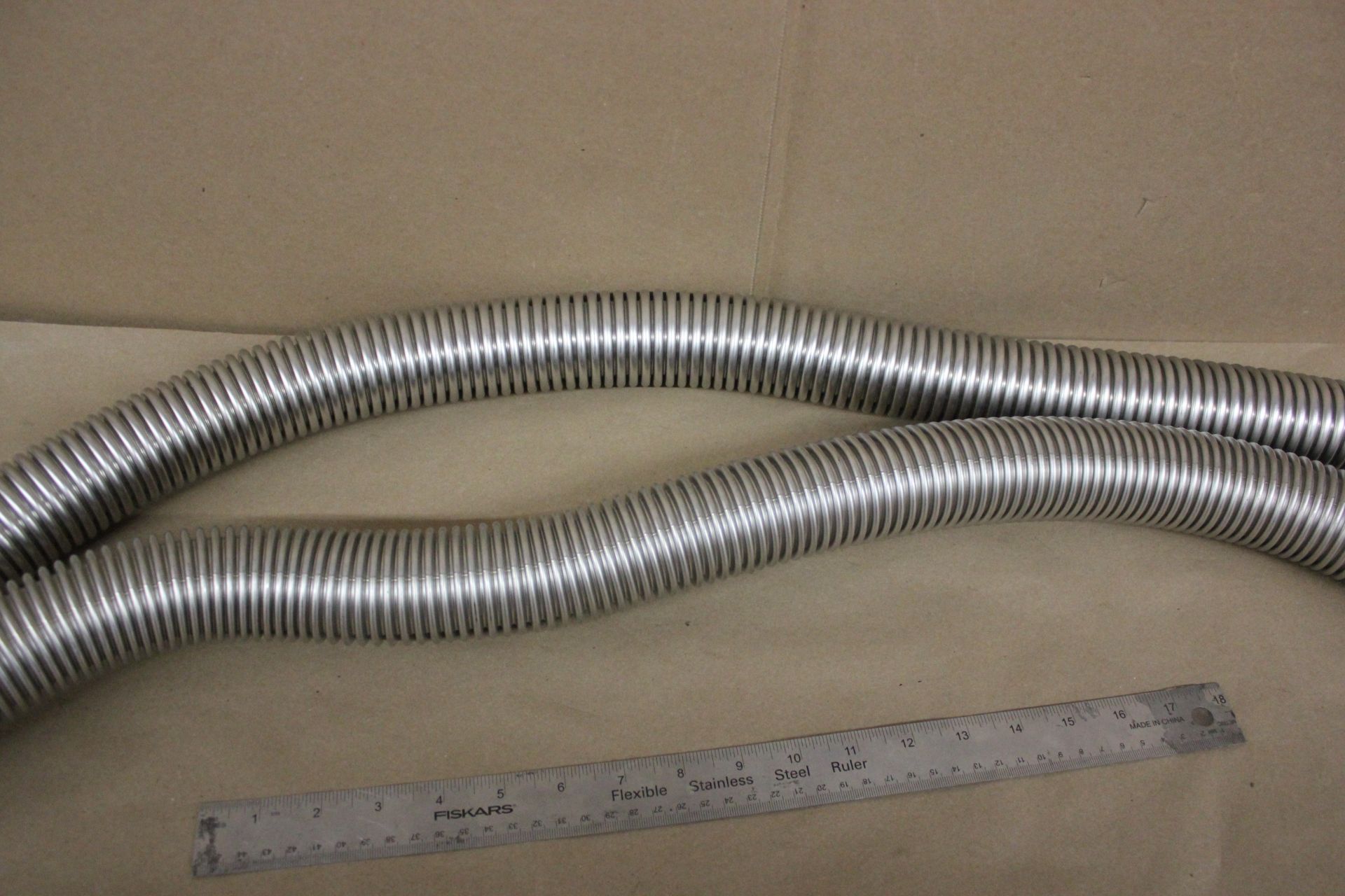 LOT OF 2 FLEXIBLE BELLOWS VACUUM HOSES - Image 3 of 7