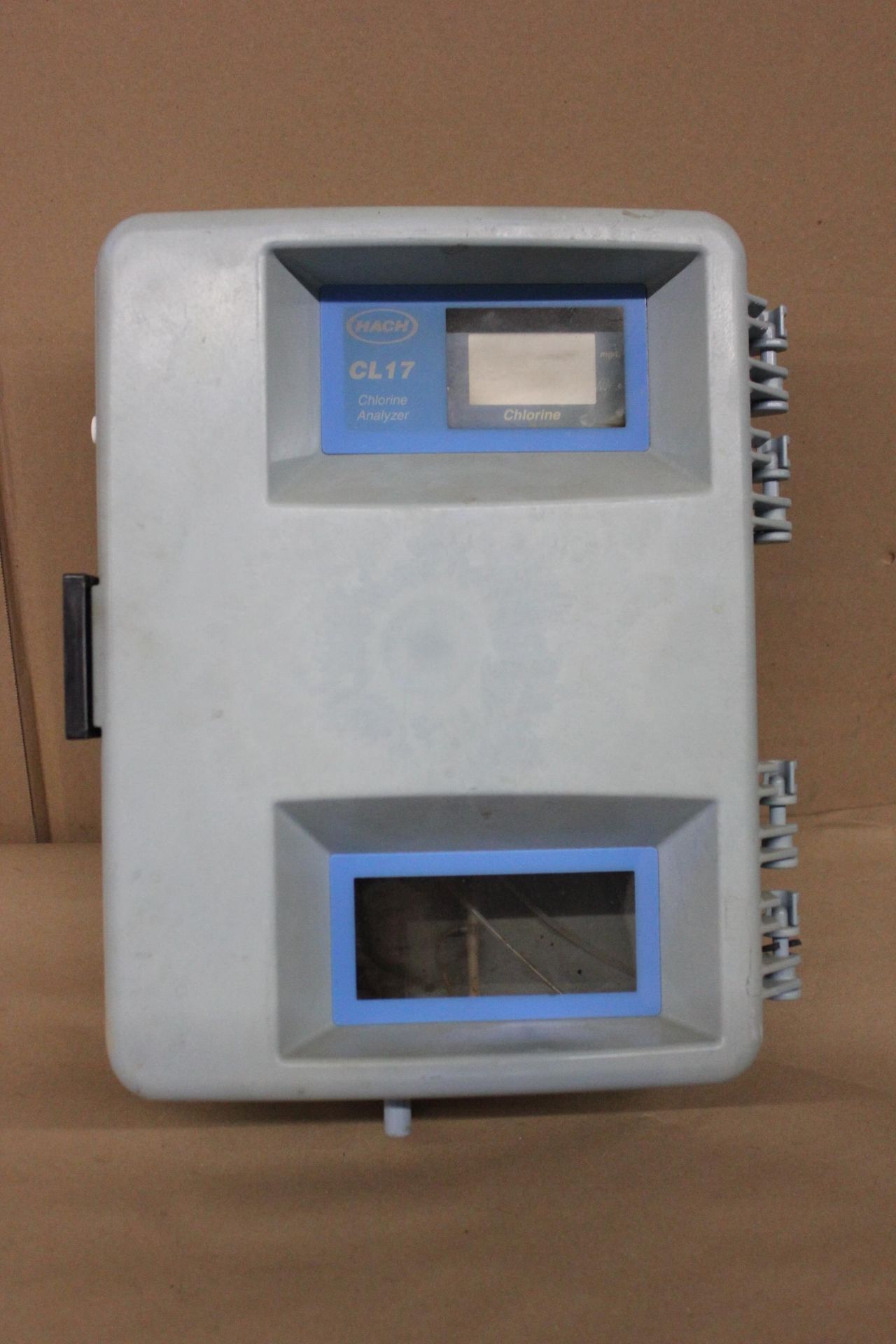 HACH CHLORINE ANALYZER