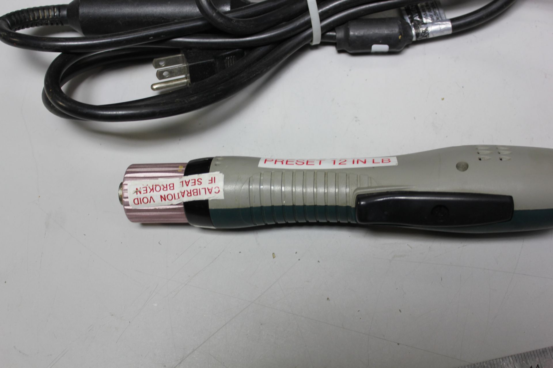 MOUNTZ ELECTRIC TORQURE SCREWDRIVER - Image 4 of 7