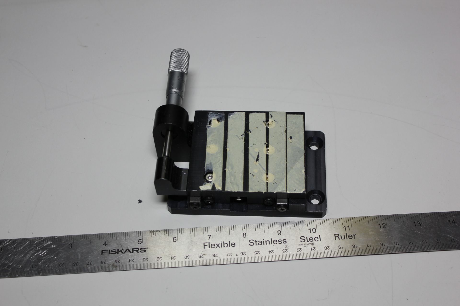 PRECISION LINEAR STAGE WITH STARRETT MICROMETER