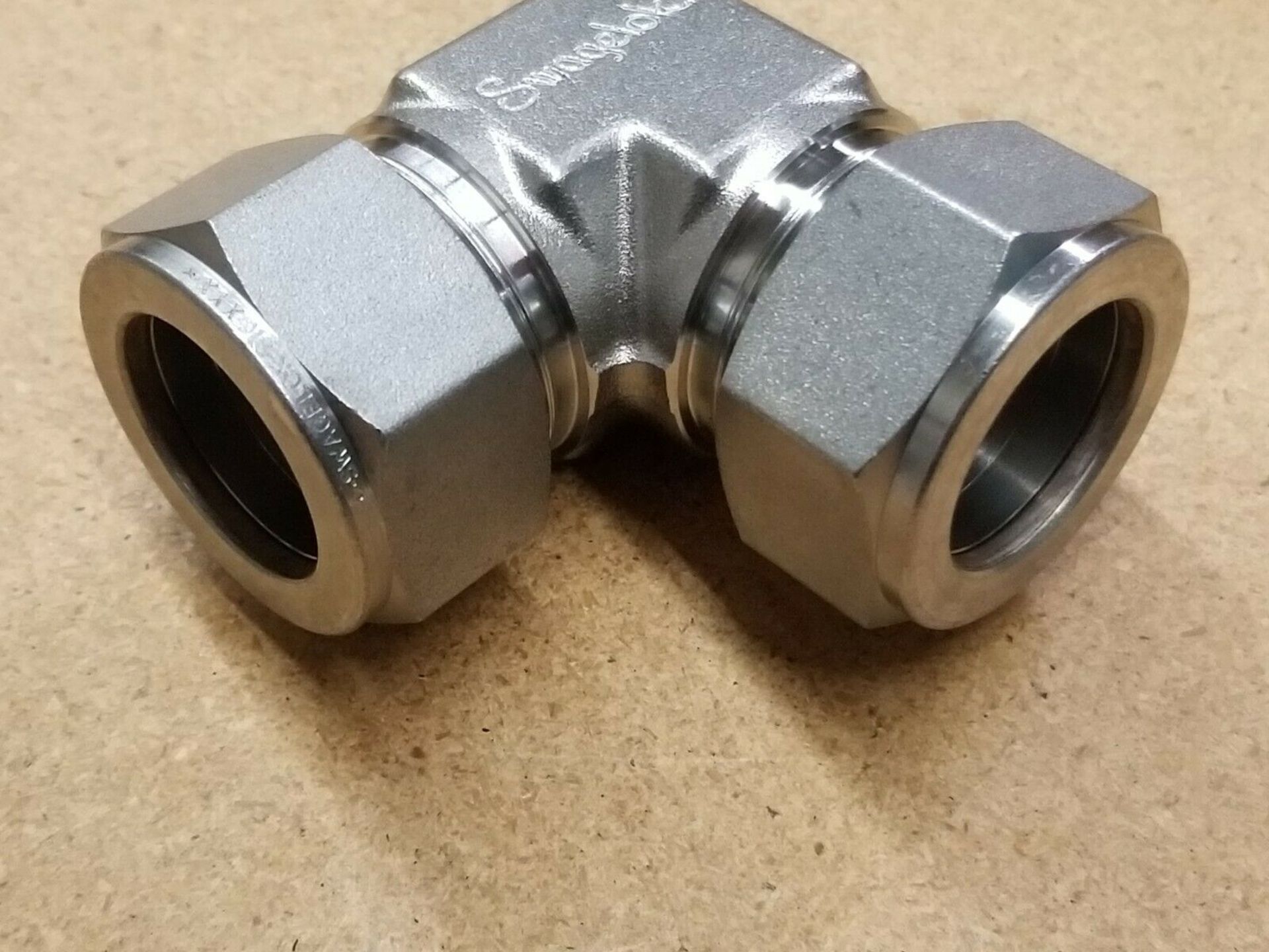 NEW SWAGELOK STAINLESS STEEL 1" TUBE FITTING - Image 2 of 3
