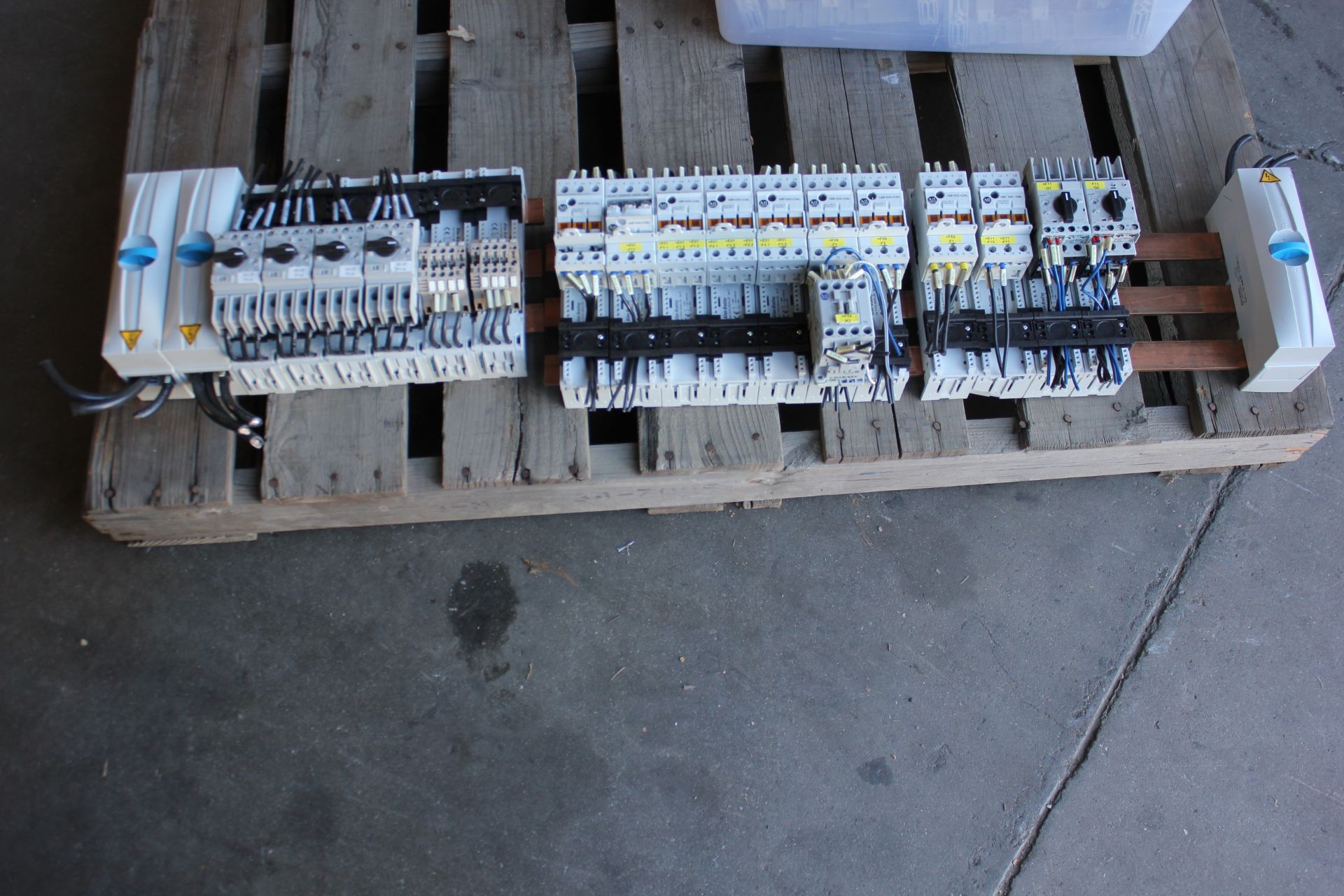 ALLEN BRADLEY BUS BARS WITH CONTACTORS AND FUSE HOLDERS