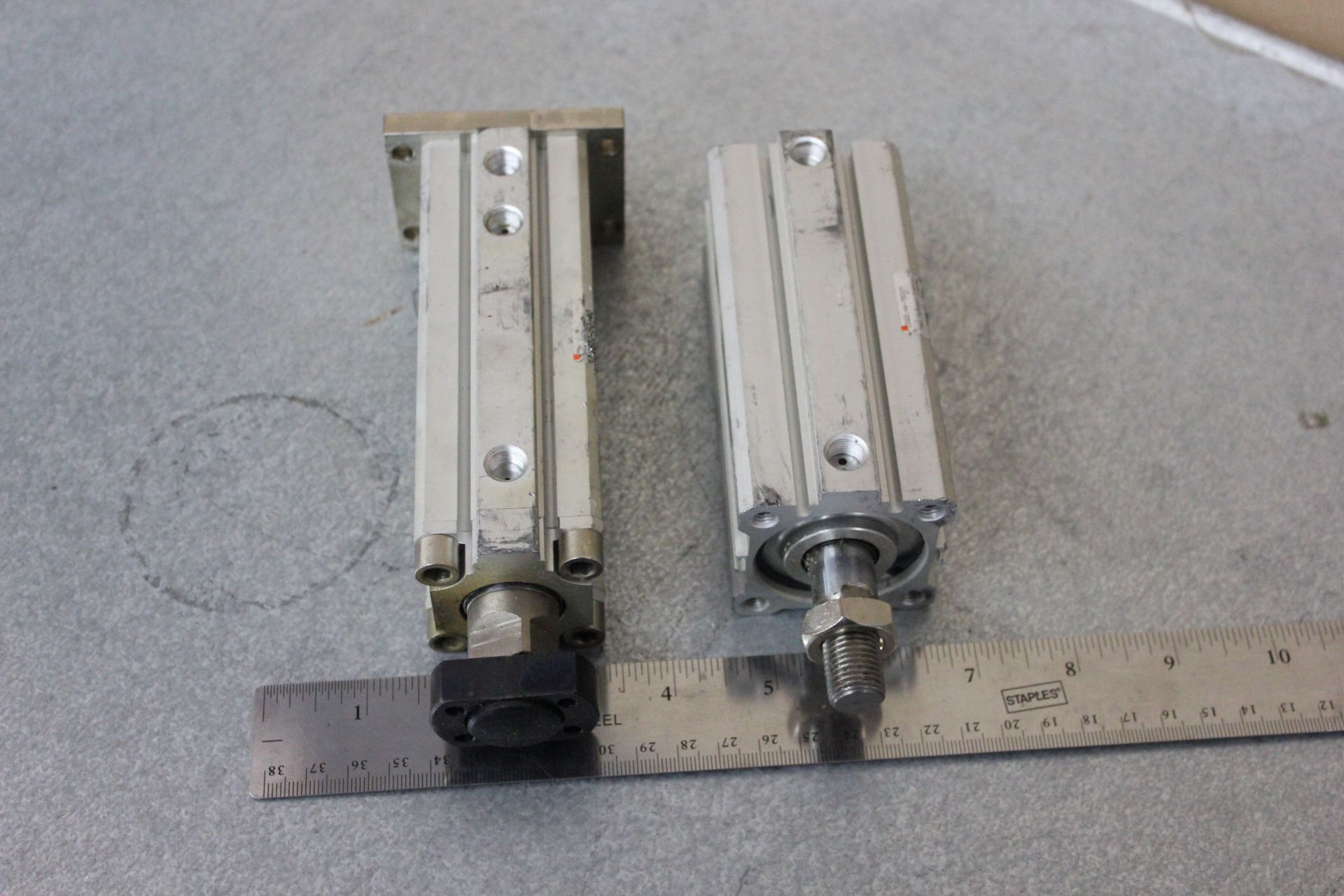 LOT OF SMC PNEUMATIC CYLINDERS