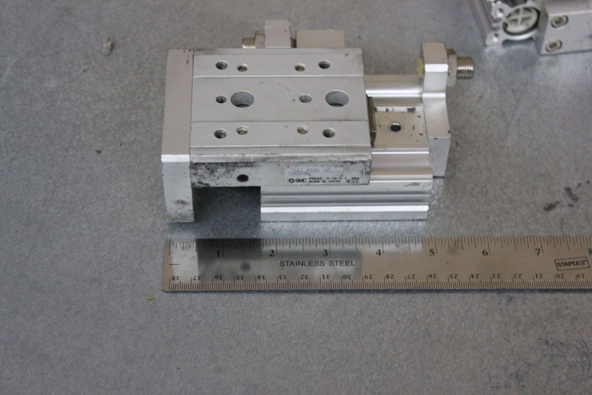 LOT OF SMC LINEAR SLIDE TABLE PNEUMATIC CYLINDERS - Image 5 of 7