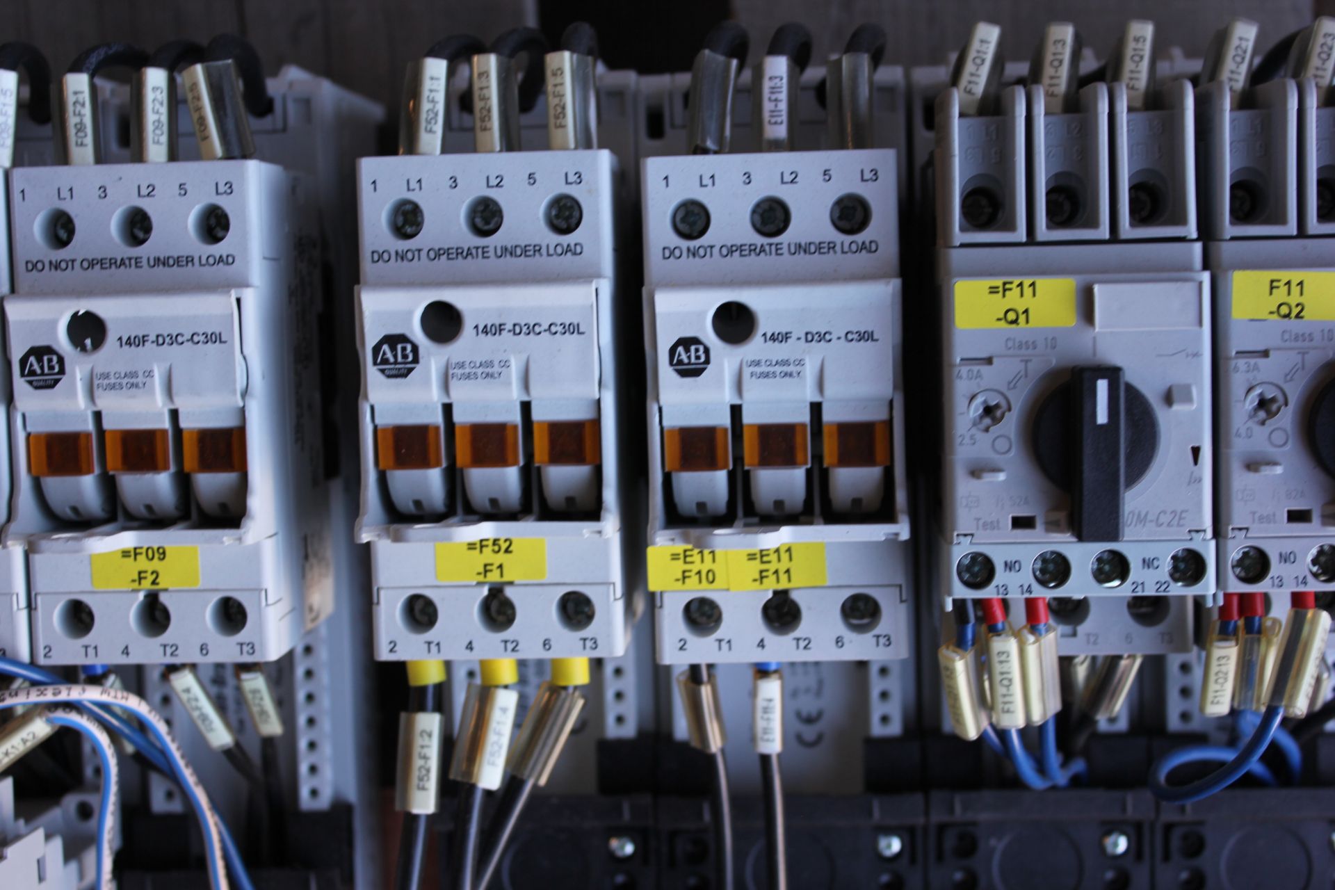 ALLEN BRADLEY BUS BARS WITH CONTACTORS AND FUSE HOLDERS - Image 6 of 13