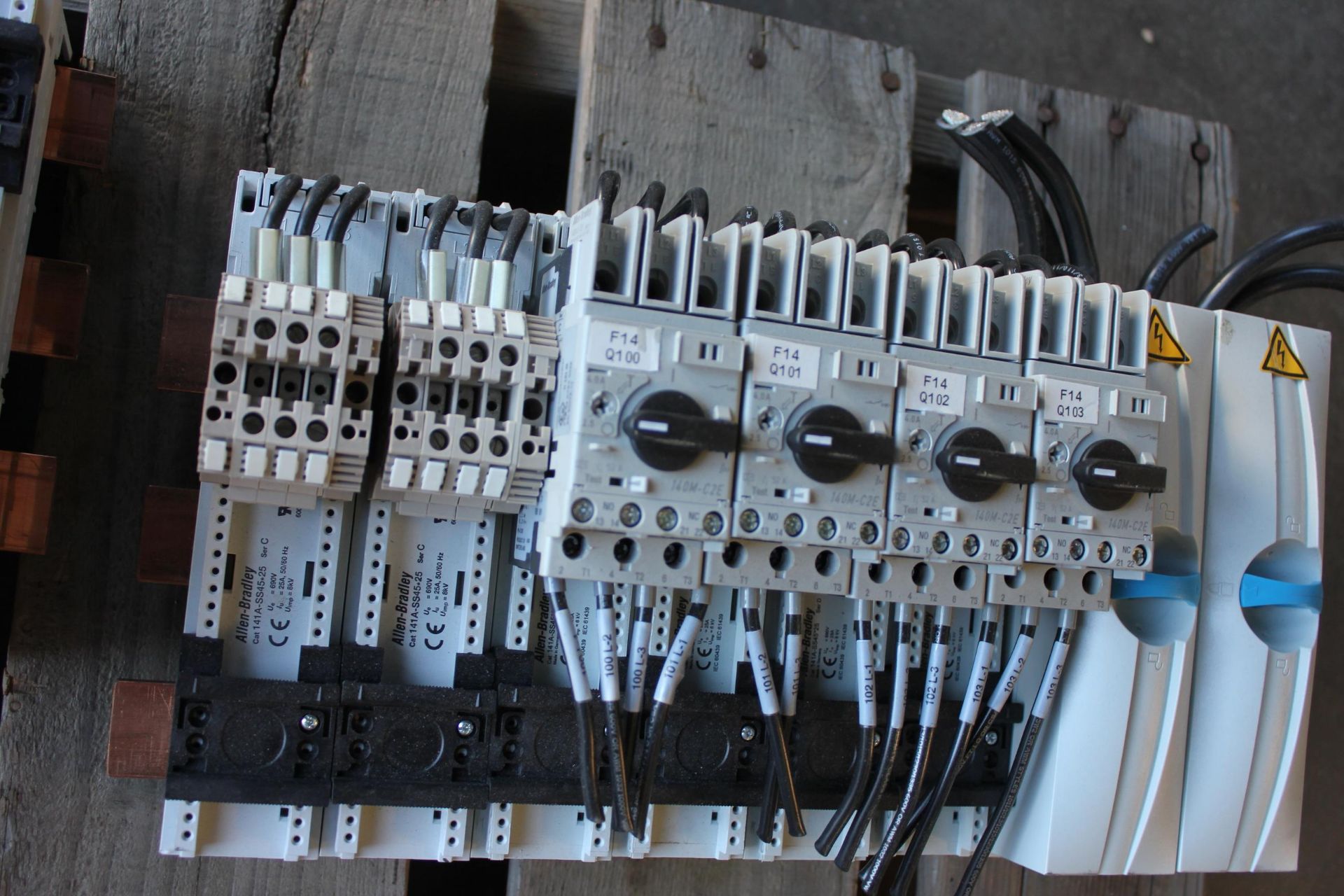 ALLEN BRADLEY BUS BARS WITH CONTACTORS AND FUSE HOLDERS - Image 9 of 13