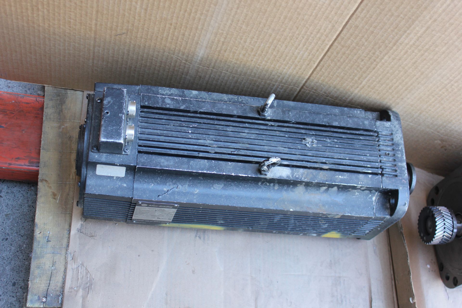 ALLEN BRADLEY AC SERVO MOTOR