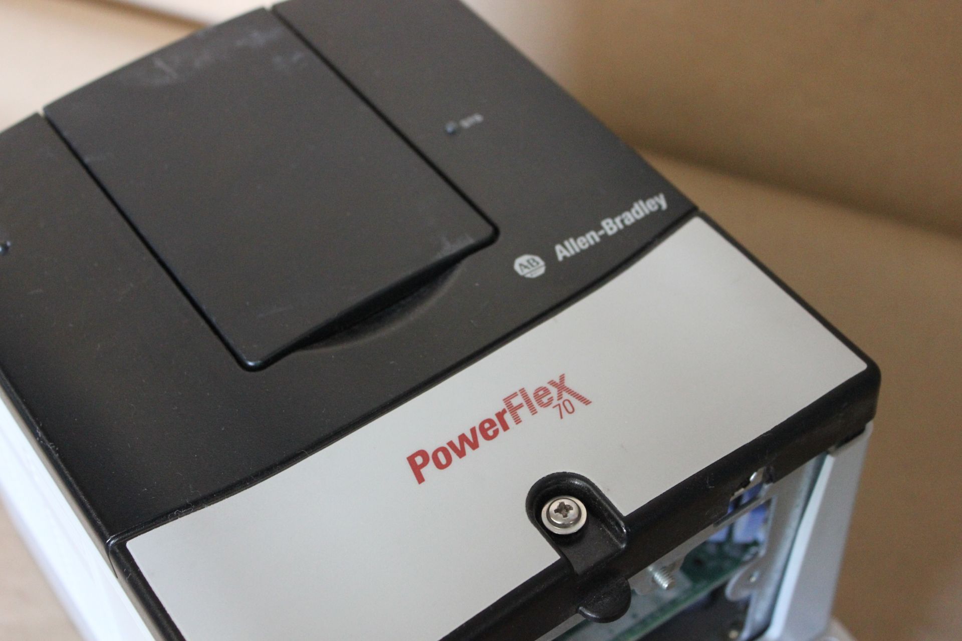 ALLEN BRADLEY POWERFLEX 70 5HP AC DRIVE - Image 6 of 10