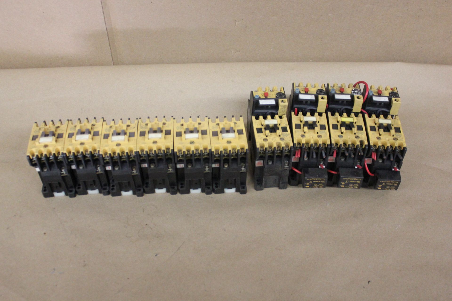 LOT OF ALLEN BRADLEY CONTACTORS