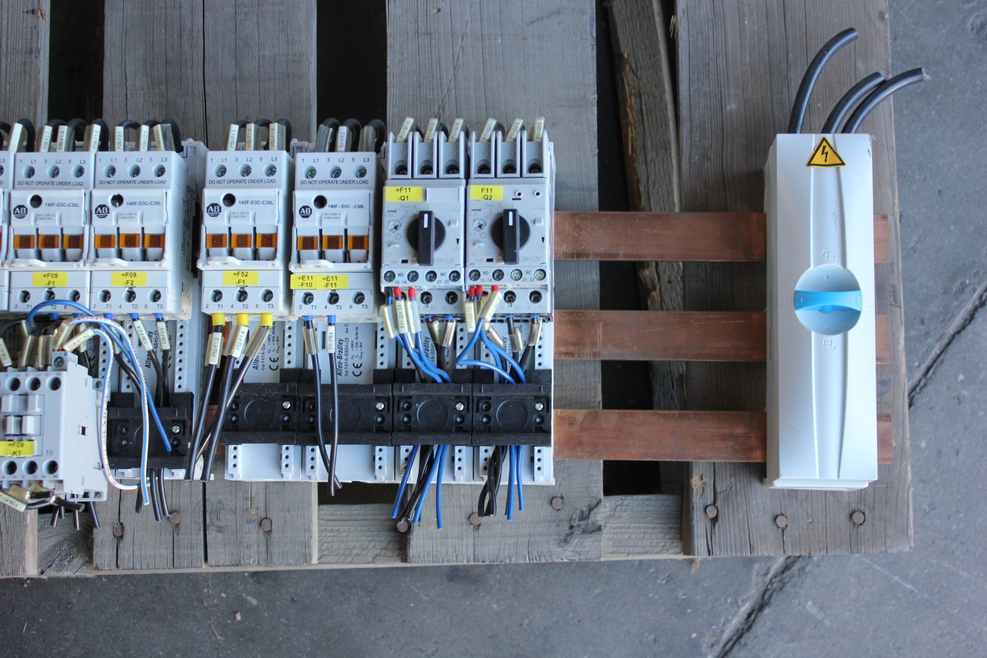 ALLEN BRADLEY BUS BARS WITH CONTACTORS AND FUSE HOLDERS - Image 4 of 13