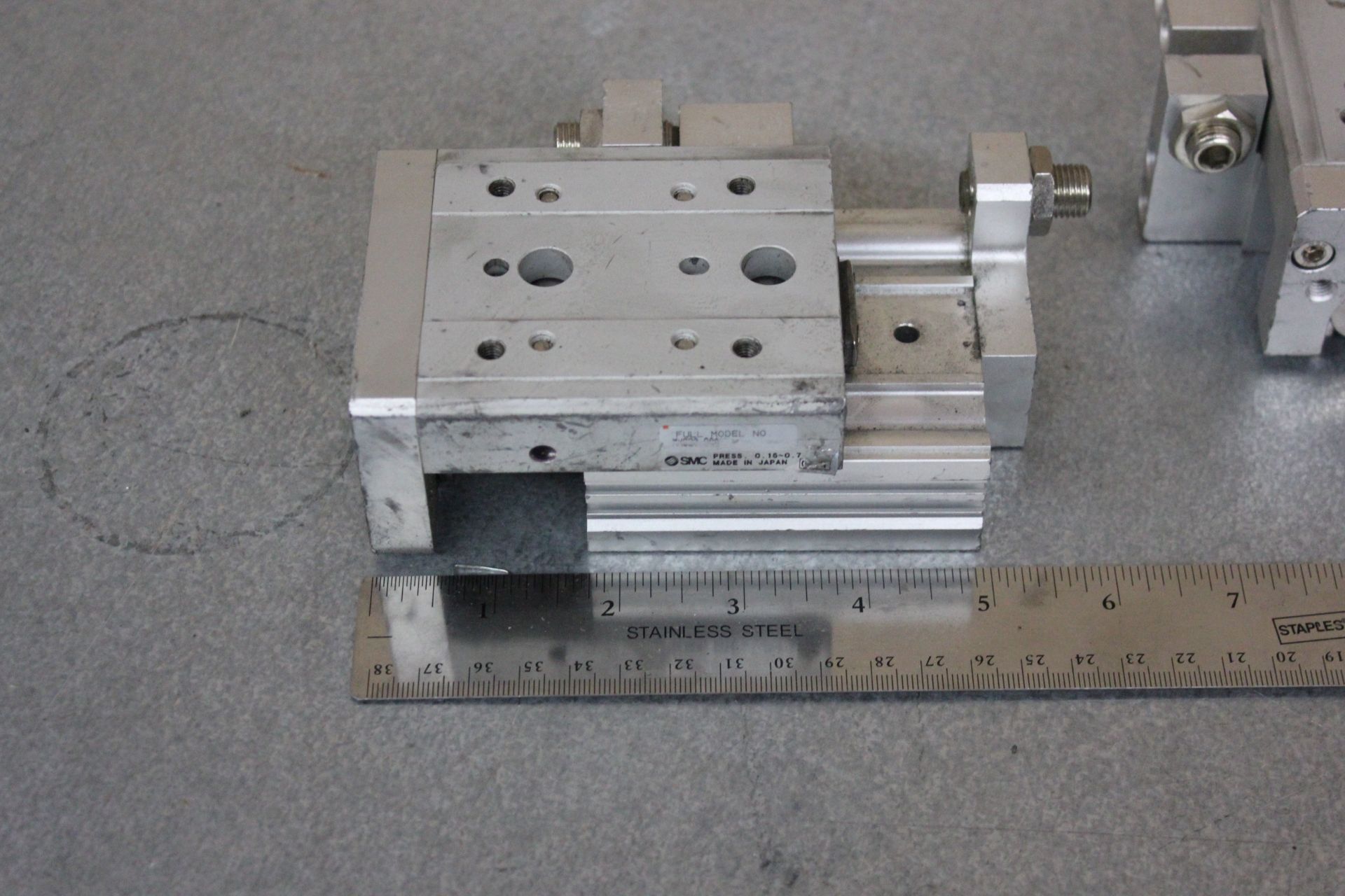 LOT OF SMC LINEAR SLIDE TABLE PNEUMATIC CYLINDERS - Image 3 of 7