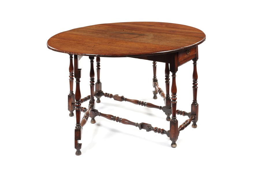 A George I oak gate-leg dining table - Image 2 of 2