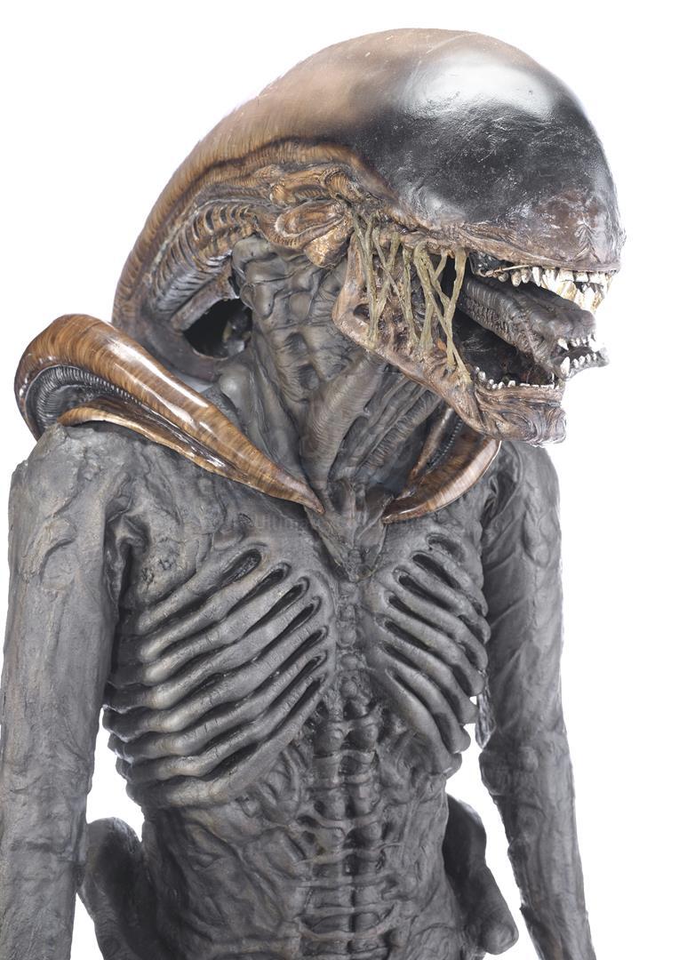 ALIEN3 (1992) - Xenomorph Warrior Complete Costume Display - Image 9 of 11