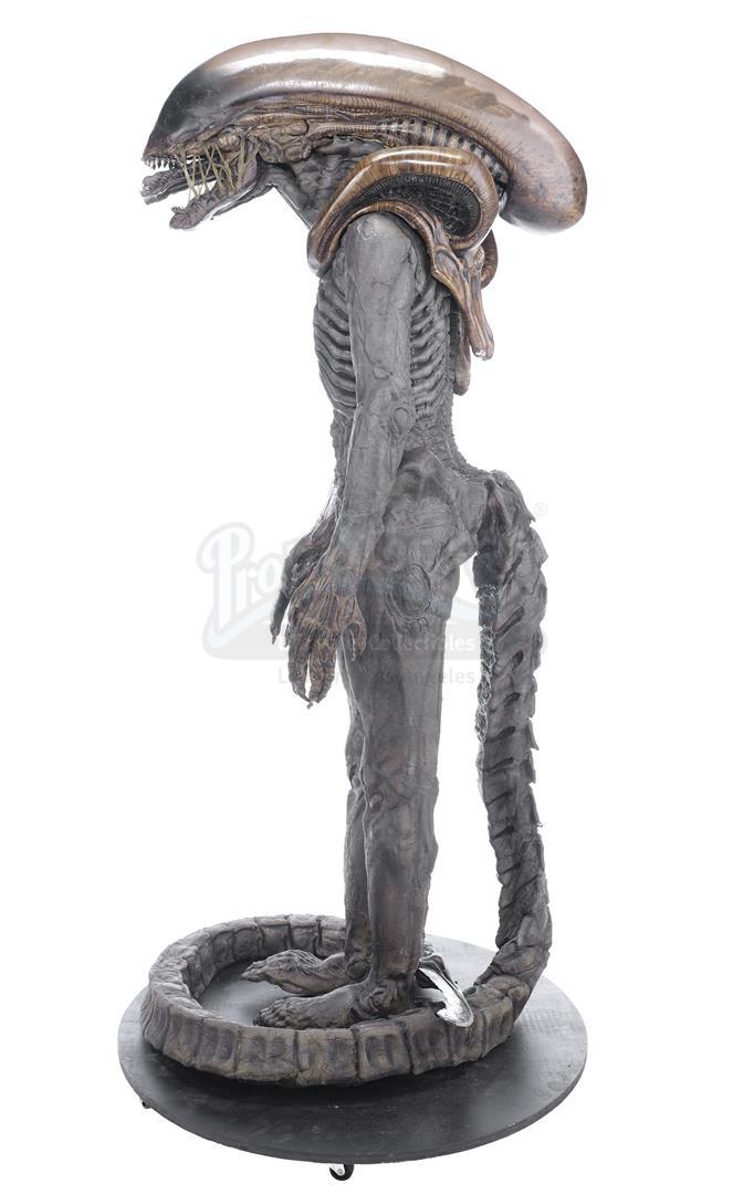 ALIEN3 (1992) - Xenomorph Warrior Complete Costume Display - Image 4 of 11