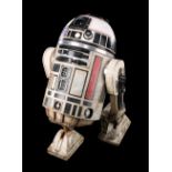 STAR WARS: SOLO: A STAR WARS STORY (2018) - Light-Up Remote-control R2-S8 Droid