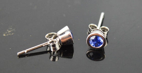 A pair of 18ct white gold and sapphire stud earring, 1.2ct sapphires in total, 1.7g. - Image 2 of 2