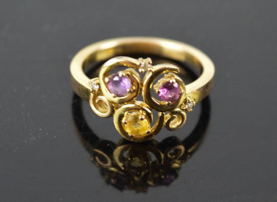 A 9ct gold ring set with three coloured stones, size O.