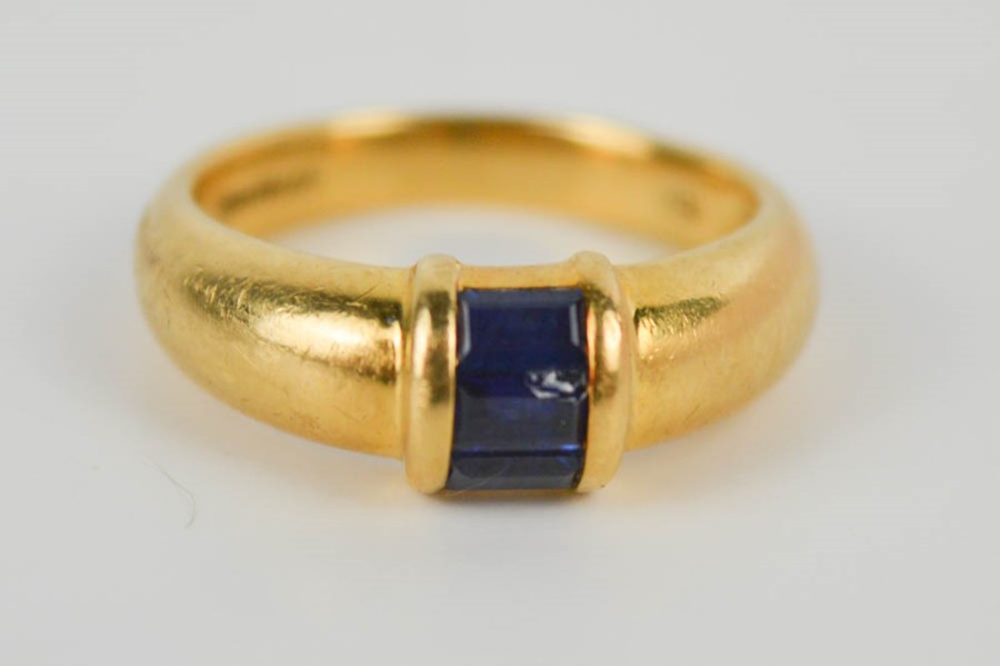 A Tiffany & Co 18ct yellow gold and sapphire ring, size L, 5.6g.