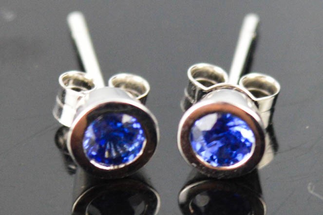 A pair of 18ct white gold and sapphire stud earring, 1.2ct sapphires in total, 1.7g.