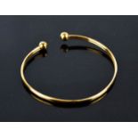 A 9ct gold torc bracelet, marked 375, 3.8g.