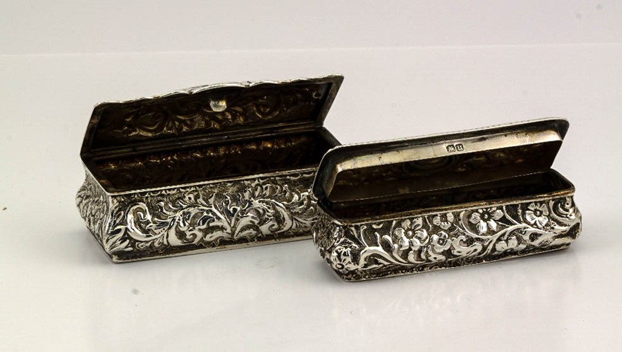 Two silver snuff boxes, 2.58toz, both embossed with floral and scroll decoration. - Image 2 of 2