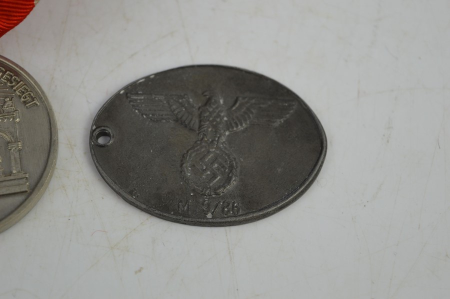 A Munchen 1923-1933 medal together with a Gestapo badge marked M9/86 - Image 2 of 4