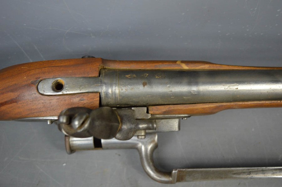 A short land pattern East India Company rifle and bayonet, made by Thomas. - Image 4 of 6