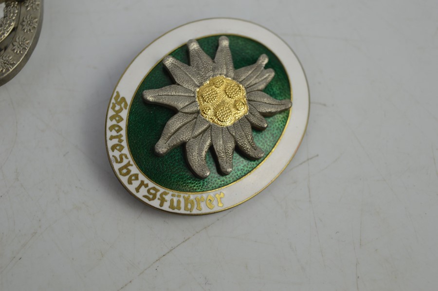 A German Heeresbergfuhrer Alpines leaders badge marked Deschler & Sohnn Munchen with two other - Image 2 of 5