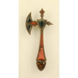 A silver and agate Scottish Dirk pin / brooch, in the form of an axe, set with faceted agate