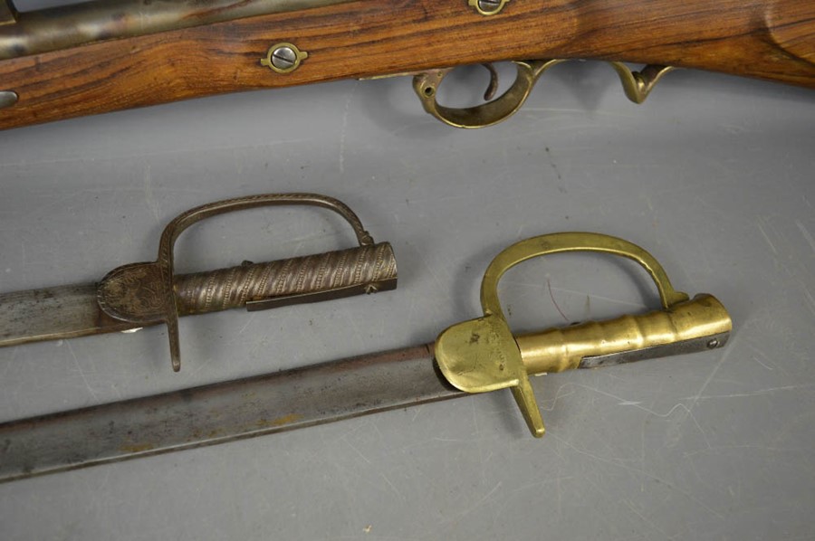 An Indian Brunswick 1846 with Indian Army and two bayonets. - Image 3 of 5