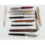 A group of Parker pens, including one fountain Parker pen with 14ct gold nib. (12)