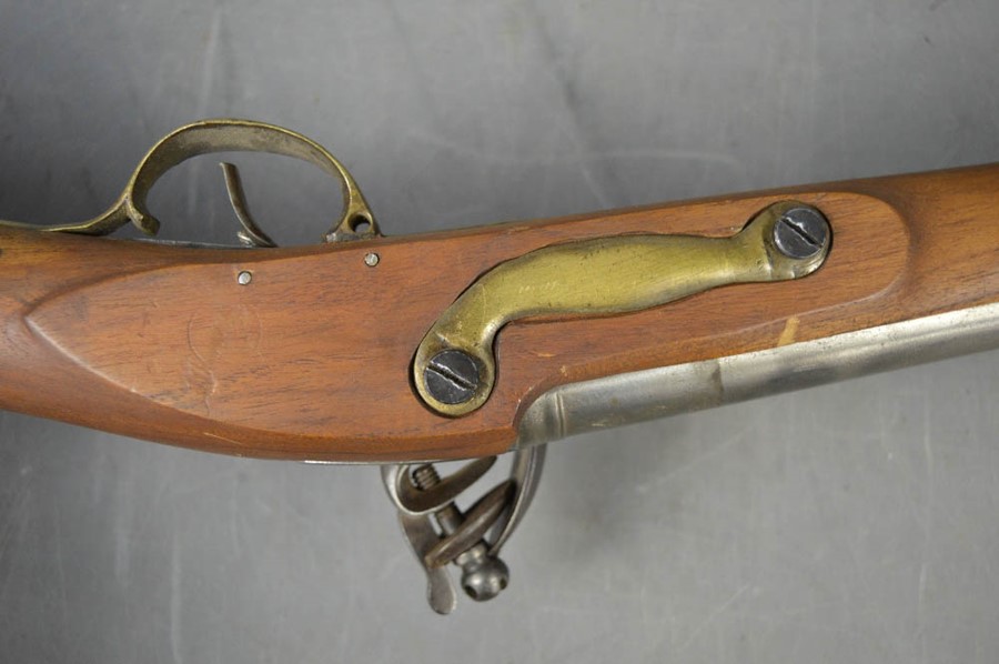 A short land pattern East India Company rifle and bayonet, made by Thomas. - Image 5 of 6