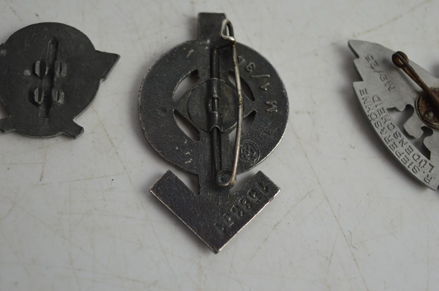 A group of German badges / clasps to include a close combat clasp - a proficiency badge together - Image 7 of 13