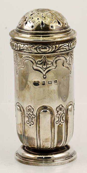 A silver sifter embossed with decoration, Birmingham 1901, 5.46toz.