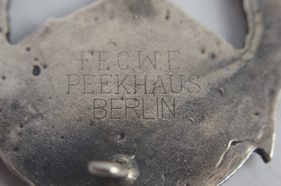 A German Heeresbergfuhrer Alpines leaders badge marked Deschler & Sohnn Munchen with two other - Image 5 of 5