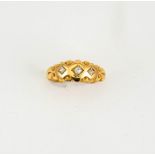 An 18ct Edwardian yellow gold and diamond ring, size Q, 2.7g.