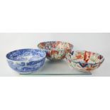 Two Imari Victorian bowls, one with scalloped edge, 21cm diameter, together with a Copeland Spode