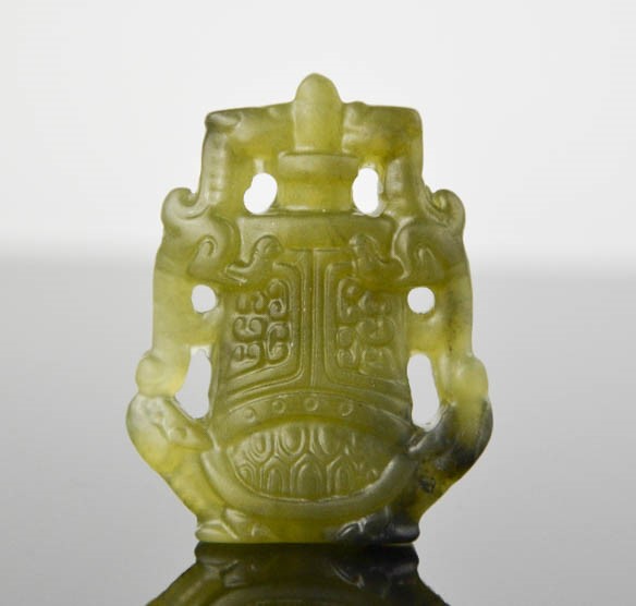 A Chinese natural heitian green jade hand carved double dragon bottle pendant. 5.5cm by 4cm