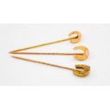 Three 9ct gold horse shoe hat pins, 2.9g.