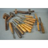 A selection of vintage woodworking tools to include chisels and spoke shave - various makers
