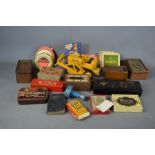 Group of vintage games and collectibles to include Wills star cigarettes dominoes , tiddledy