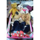 A quantity of vintage teddy bears, to include straw filled examples.