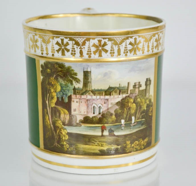 A 19th century Derby tankard, hand painted with a view of Warwick castle. 11.5cms - Image 2 of 4
