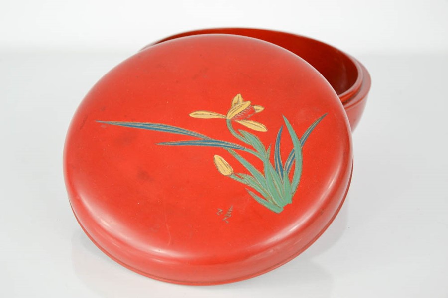 A Japanese red lacquered box, engraved with a flower and signature, 20cm diameter. - Image 2 of 2