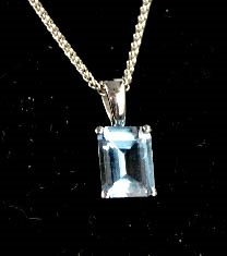 An 18ct white gold and aquamarine pendant, the aquamarine approximately 1ct, 2.9g. - Image 3 of 5