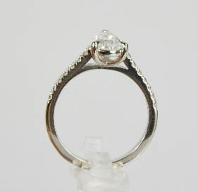 A platinum and diamond ring, the pear cut central diamond 1ct, FVS2, the shoulders set with diamonds - Image 6 of 6