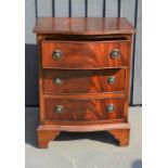 A small mahogany chest of drawers - 64 x 51 x 39cm