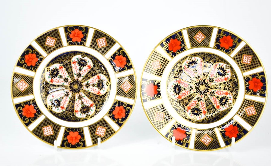 A pair of Royal Crown Derby plates, in the Imari pattern no 1128, 22cm diameter.