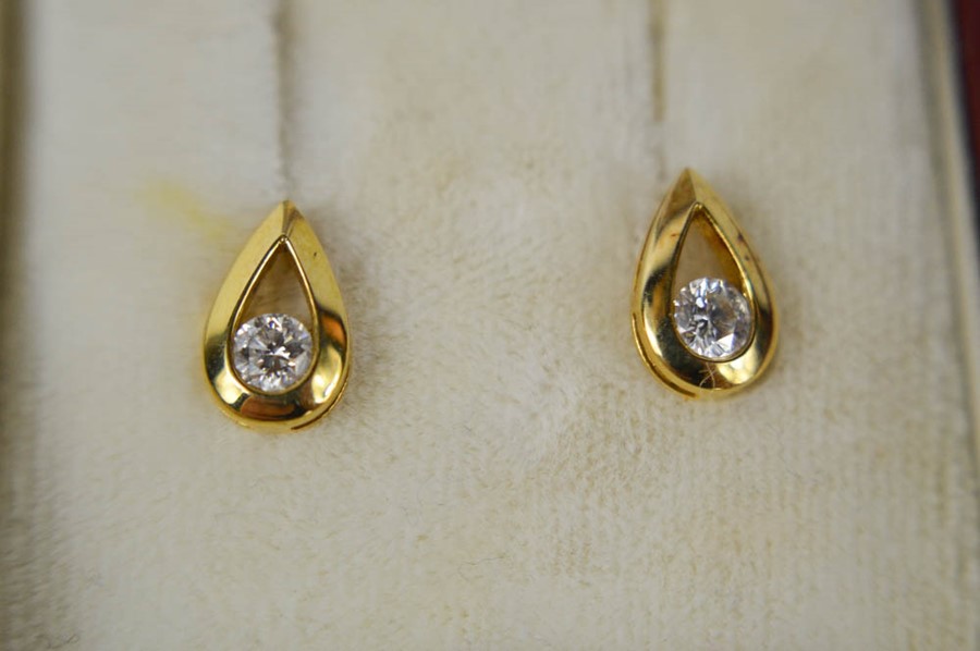 An 18ct yellow gold and diamond earrings - diamond approx 0.33ct - Image 3 of 3