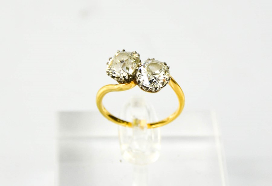 An 18ct gold 'Toi et Moi' diamond crossover ring, set with two large diamonds, each approximately - Image 4 of 8